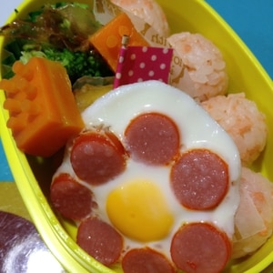お弁当をかわいく うずら卵でお花の目玉焼き レシピ 作り方 By アルビン１００６ 楽天レシピ
